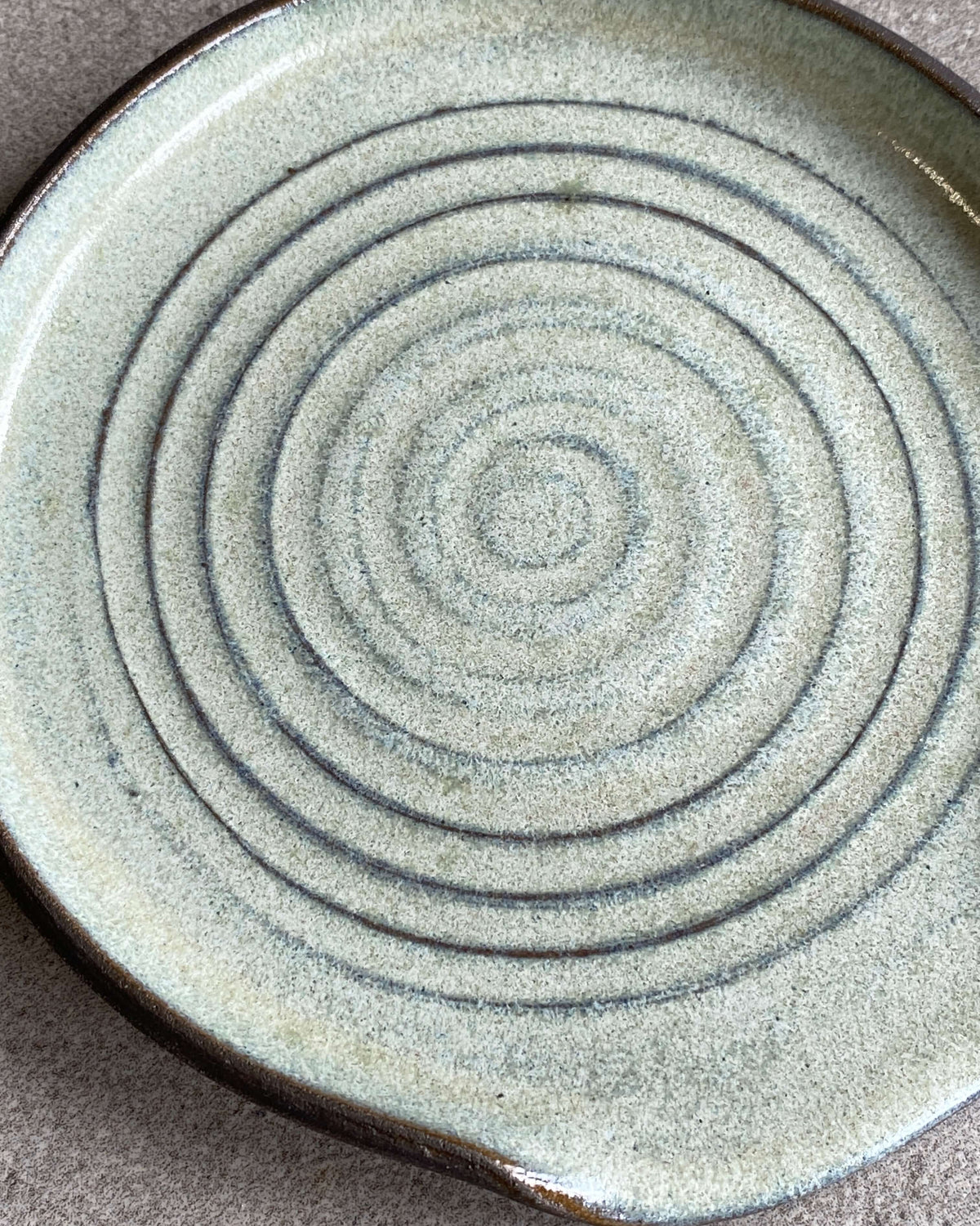 Nærbillede af spiralen i lys sandglasur