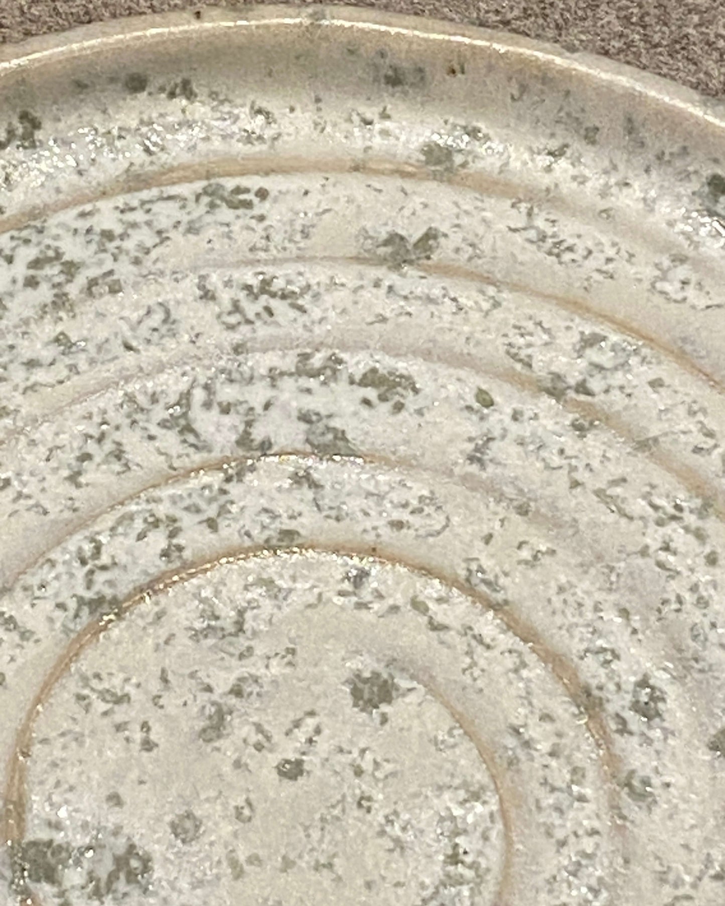 Grydeske-holder -  Hvid spiral